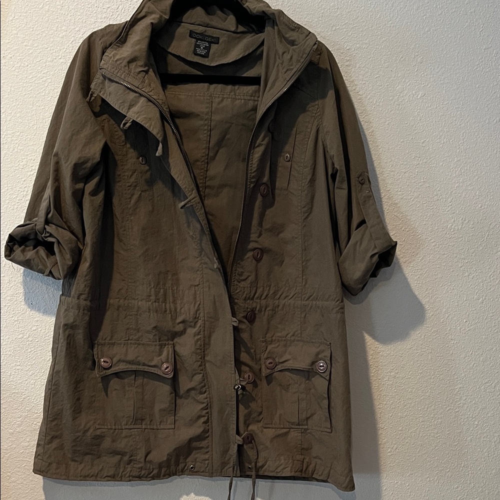 Utility Cargo Jacket in Green
Tab Sleeves, Pull Waist ,Hood,
 Front Zip
Sz M
